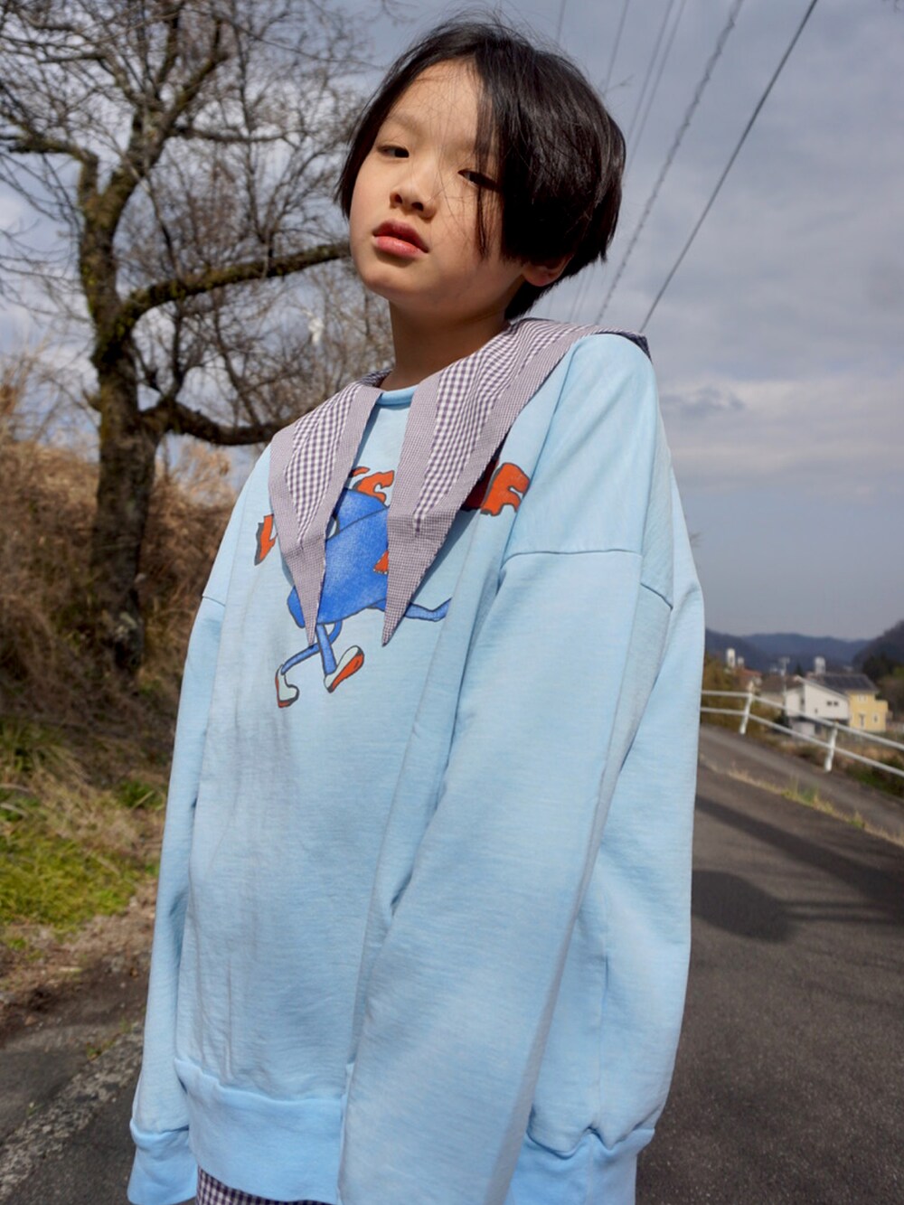 「ロンT、スエット、ビッグカラー、ギンガムチェック、トートバッグ、キャップ、セットアップ、セットアップスタイル、おとこのこ、春コーデ、淡色コーデ、男の子コーデ、キッズコーデ、キッズファッション、休日スタイル」|「fresh dinosaursのアイテム(トップス、ブルー系)」を使った、MAN♡N / OKIさん(キッズ・145cm)の春コーディネートの2枚目の写真