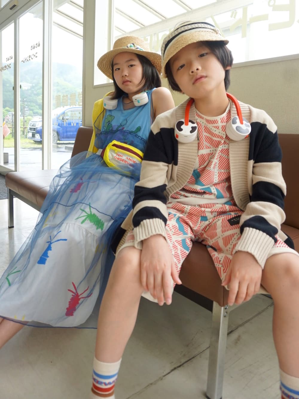 「ビタミンカラー、夏コーデ、セットアップ、カーディガン、麦わら帽子、サンダル、シアー、ワンピース、ロングスカート、スカート、Tシャツ、ハーフパンツ、タンクトップ、カジュアルコーデ、休日コーデ」|「poupee kidsのアイテム(Tシャツ/カットソー、レッド系)」を使った、MAN♡N / OKIさん(キッズ・145cm)の春コーディネートの2枚目の写真