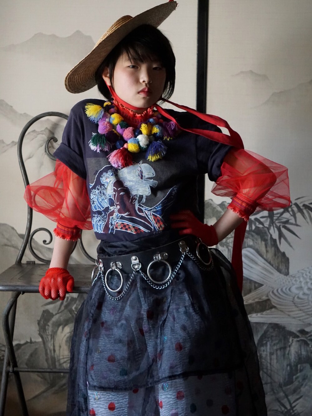 「レイヤードスタイル、キッズファッション、スカート、デニムジャケット、シアー、Tシャツ、プリントT、麦わら帽子、ネックレス、モード、休日スタイル、ジャケット、春服みてみて、春コーデ、春アウター」｜「GO TO HOLLYWOODのアイテム（Tシャツ/カットソー、ブラック系）」を使った、MAN♡N / OKIさん（キッズ・134cm）の冬コーディネートの2枚目の写真