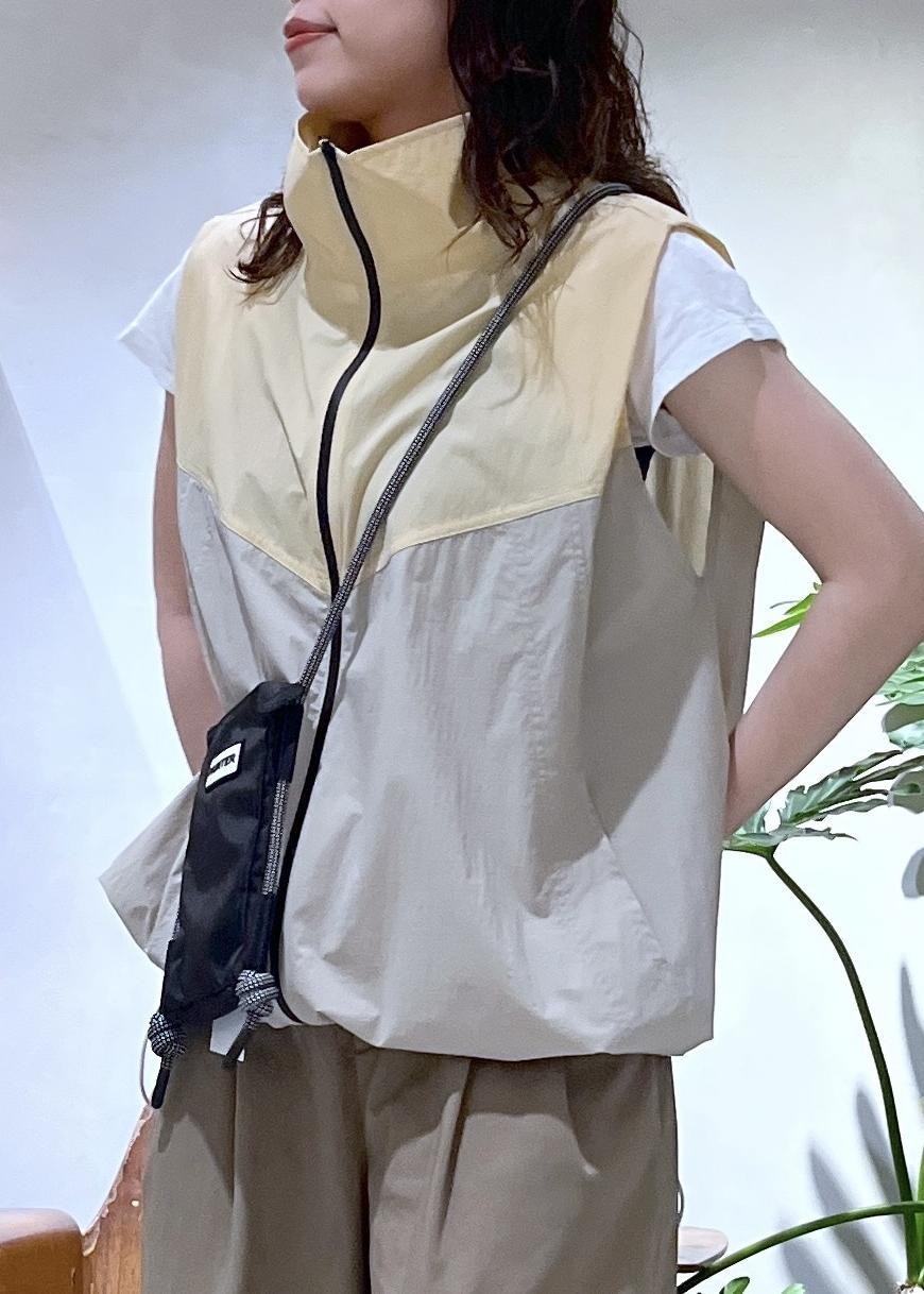 「25ss、25ss夏の新作、初夏コーデ、夏コーデ、お出かけコーデ、旅行コーデ、アウトドアコーデ、フェスコーデ、モード、ストリート、大人カジュアル、レイヤード、パンツスタイル、カジュアルコーデ、ヘルシーコーデ」｜「ADAM ET ROPE'の【洗える】バイカラーベルトドレスパンツ（スラックス、グリーン系）」を使った、Hikariさん（レディース・164cm）の夏コーディネートの5枚目の写真