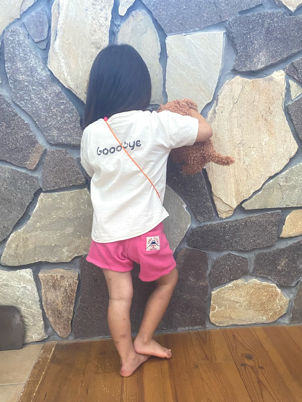 ホワイト系のトップス、ピンク系のパンツ、その他のその他を着用したキッズの夏コーディネートの2枚目の写真