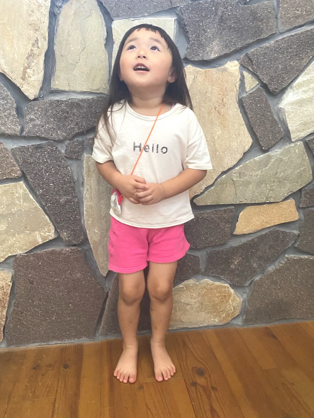 ホワイト系のトップス、ピンク系のパンツ、その他のその他を着用したキッズの夏コーディネートの3枚目の写真