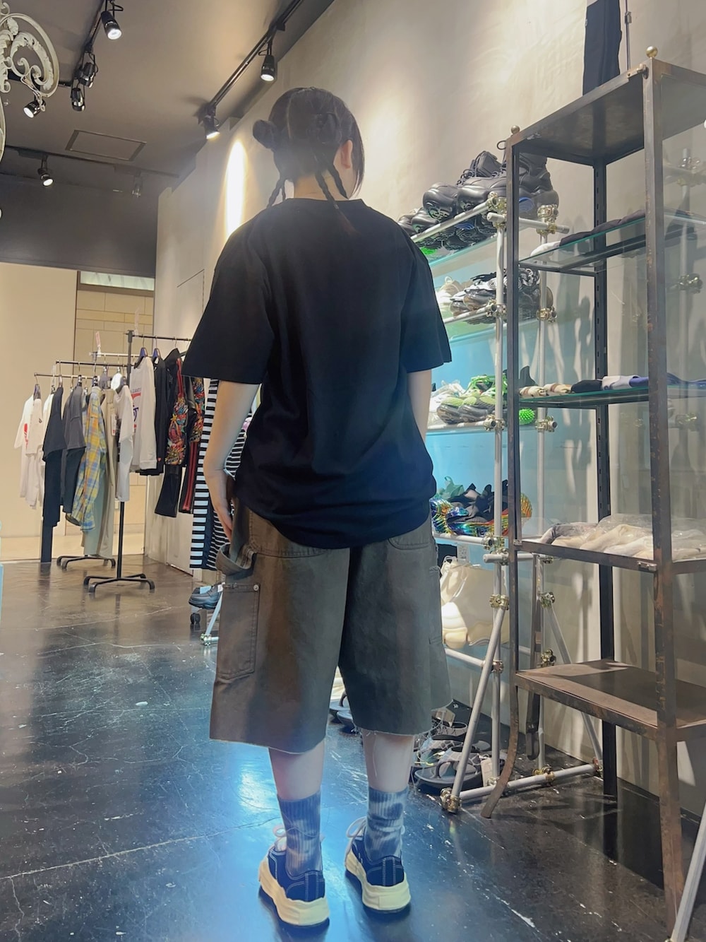 「STUD MUFFIN、FR(13)NDS、デニムハーフパンツ、ダブルニー、MMY、MaisonMIHARAYASUHIRO、夏コーデ、夏ファッション、夏服、低身長女子、低身長、ROYAL FLASH、ROYAL FLASH福岡」｜「FR(13)NDSのFR(13)NDS/フレンズ/Doubleknee Shorts（その他パンツ、グレー系）」を使った、Renaさん（レディース・152cm）の夏コーディネートの3枚目の写真