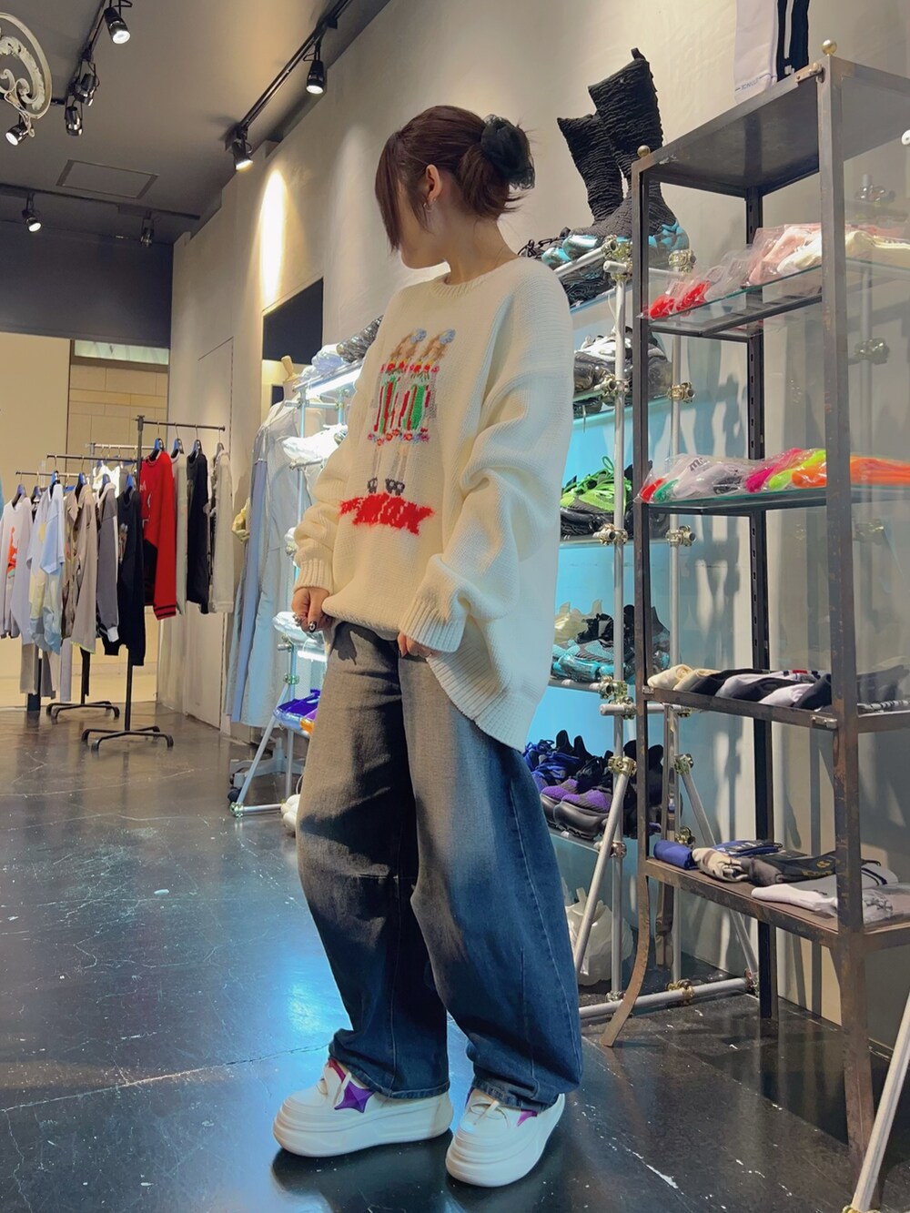 「amok、1807、ニット、スニーカー、春色、春服、春夏コーデ、ニット/セーター、低身長、低身長コーデ、ROYAL FLASH、ROYAL FLASH福岡」｜「amokのamok /アモク/TWINS KNIT（ニット/セーター、ホワイト系）」を使った、Renaさん（レディース・152cm）の春コーディネートの2枚目の写真