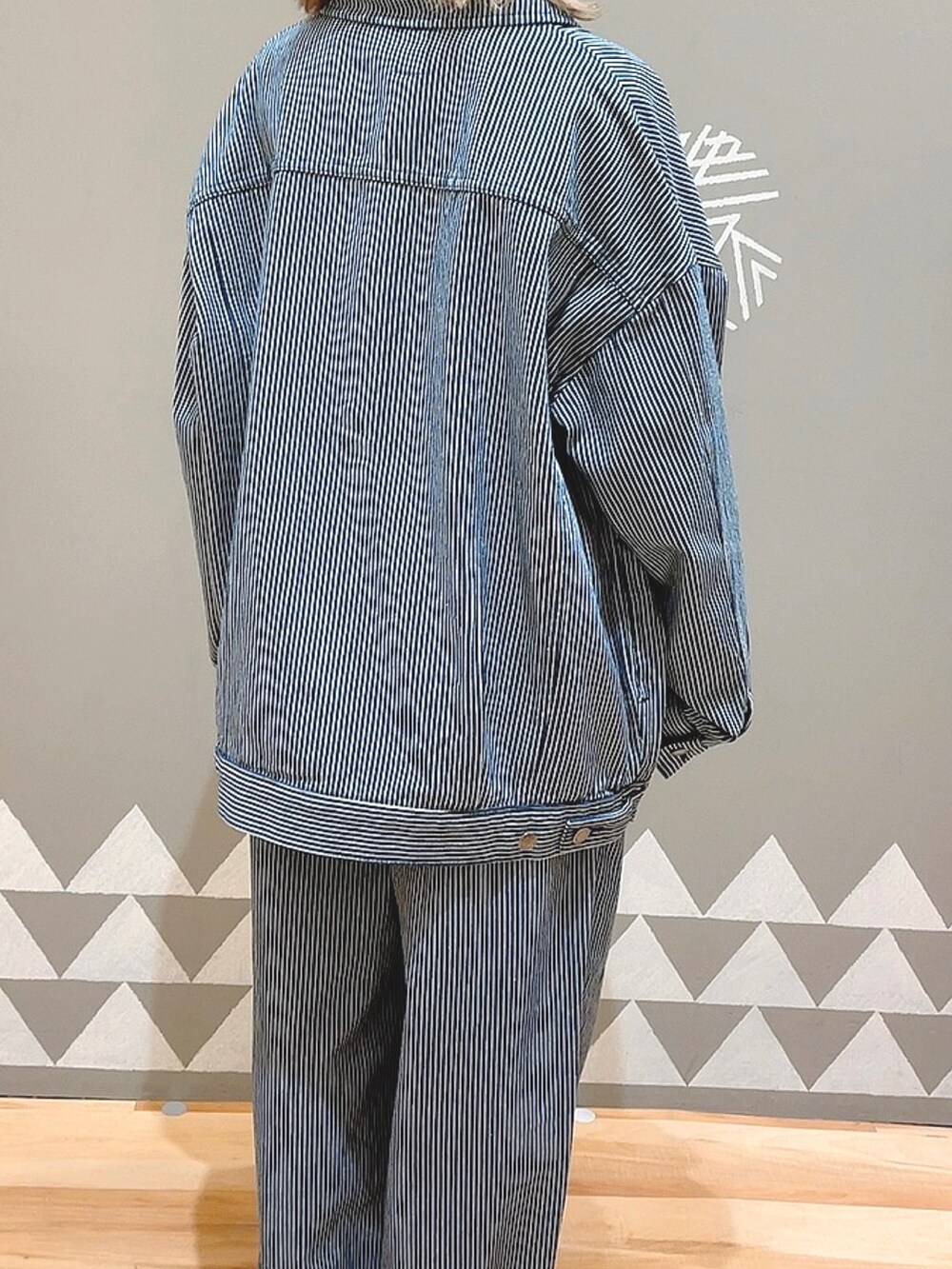 「セットアップ、デニムコーデ」｜「Samansa Mos2のベア天竺クルーネックインナー（Tシャツ/カットソー、ホワイト系）」を使った、えぐちさん（レディース・154cm）の夏コーディネートの2枚目の写真