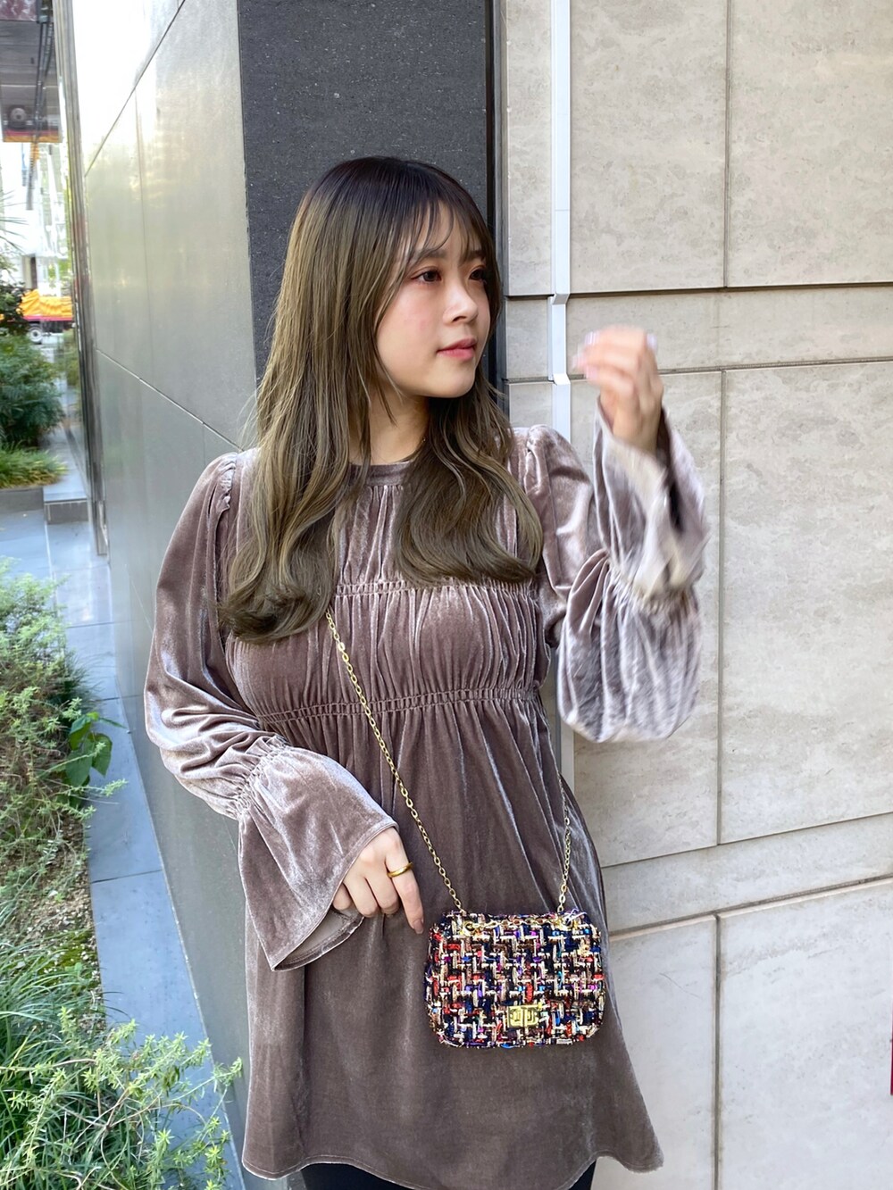 「ファッションを楽しもう、秋のコーデ、大人コーデ、お洒落さんとつながりたい、秋冬コーデ、いいね、save、フォローお願いします🤑、今日のコーデ、大人女子、オトナカジュアル、ベロア、チュニック、パンツスタイル、パンツコーデ、ベロアトップス、オトナ女子」｜「natural coutureのTCポンチ裏起毛スキニーパンツ（その他パンツ、ブラック系）」を使った、nana.さん（レディース・158cm）の秋コーディネートの4枚目の写真