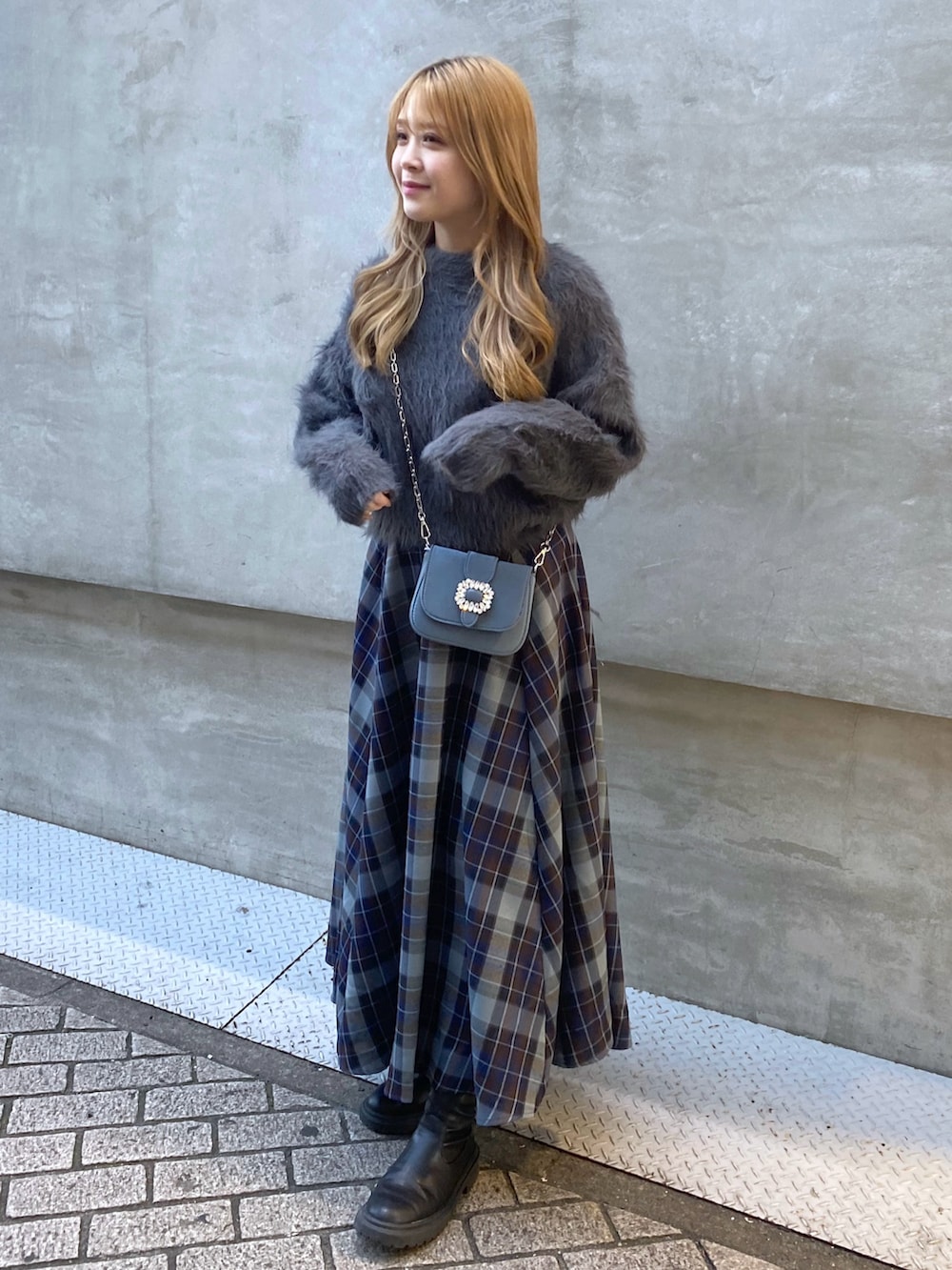 「休日コーデ、カジュアルコーデ、オトナ女子、今日のコーデ、きれいめカジュアル、おしゃれさんと繋がりたい、冬、シャギーニット、ニット、スカート、マキシスカート、ロングスカート、ハイウエスト、チェックスカート、いいね、save、フォローお願いします🤑」｜「natural coutureのハイウエストサーキュラーチェックスカート（スカート、その他）」を使った、nana.さん（レディース・158cm）の冬コーディネートの4枚目の写真