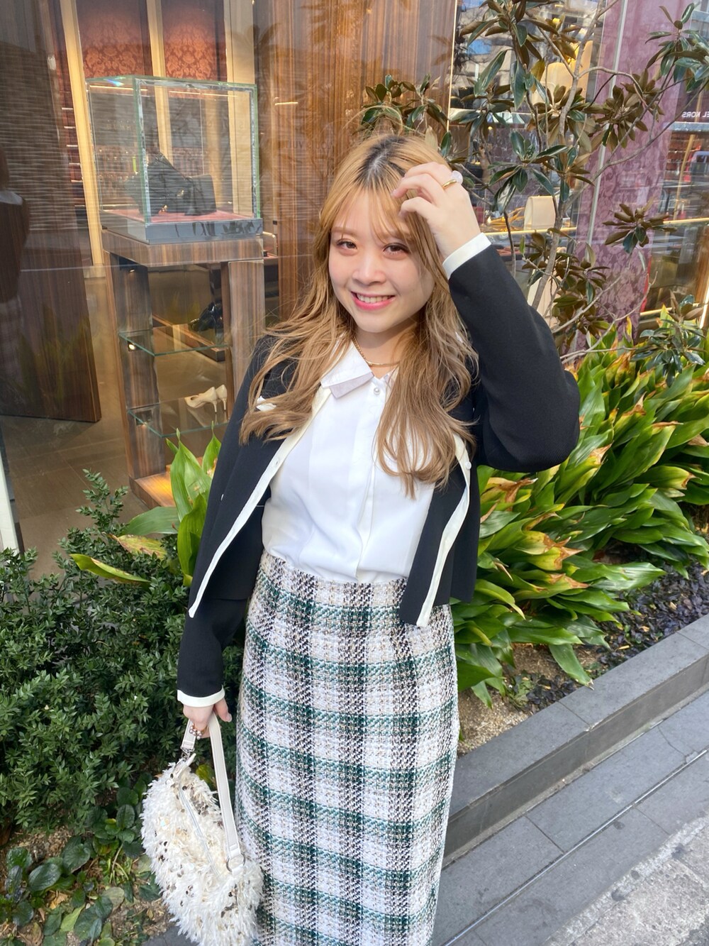 「大人かわいい、オトナ女子、オトナカジュアル、オトナカワイイ、きれいめカジュアル、タイトスカート、ツイード、ブラウス、襟付きトップス、カーディガン、ニットカーディガン、シンプルコーデ、骨スト、骨格ストレート、いいね、save、フォローお願いします🤑」｜「natural coutureのチェックツイードハイウエストスカート（スカート、グリーン系）」を使った、nana.さん（レディース・158cm）の冬コーディネートの3枚目の写真