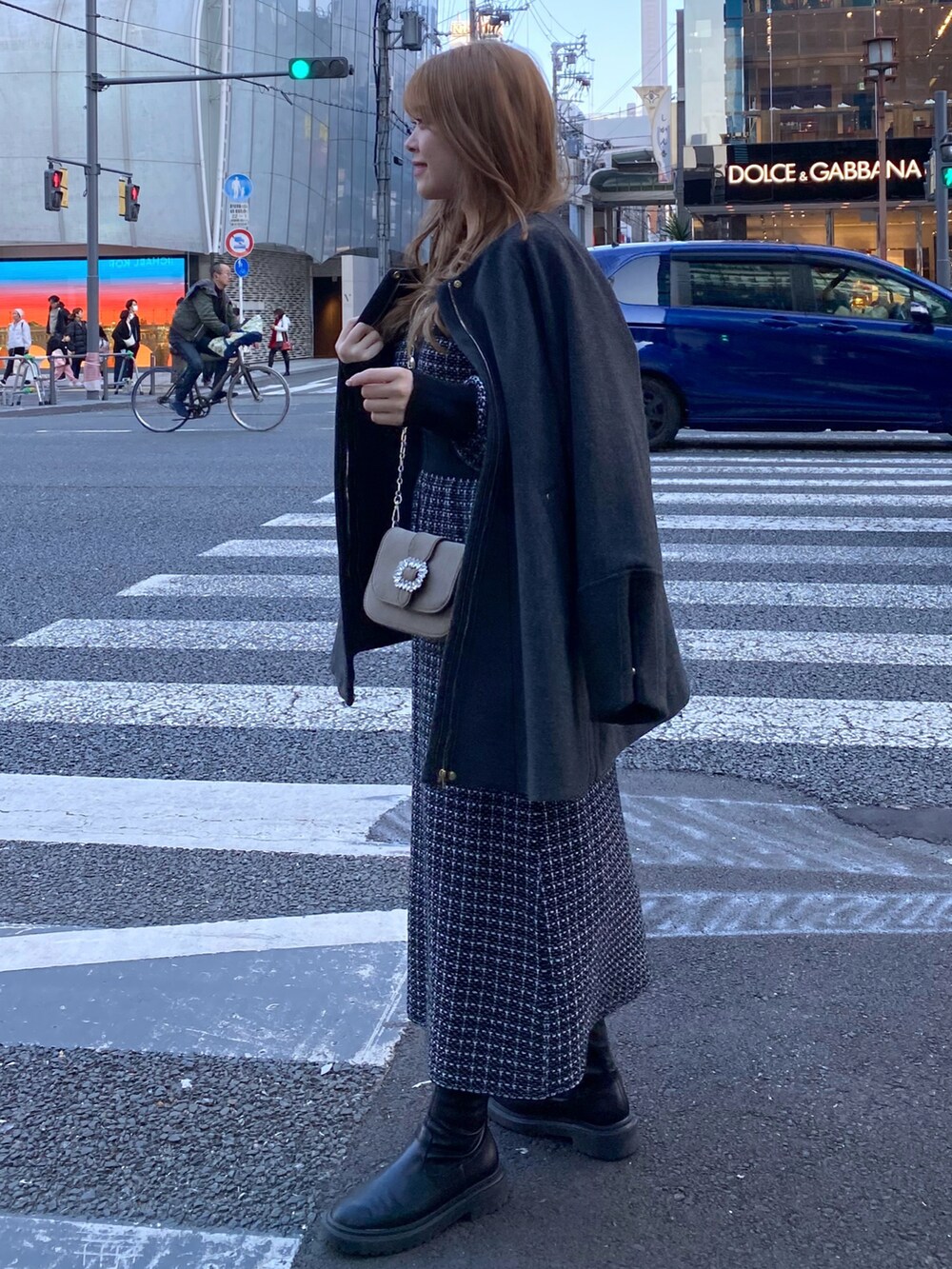 「冬アウター、オトナ女子、大人かわいい、おしゃれさんと繋がりたい、ワンピース、ワンピーススタイル、ツイード、コート、オトナカジュアル、オトナカワイイ、骨スト、骨格ストレート、160cm、いいね、save、フォローお願いします🤑、ワントーンコーデ」｜「natural coutureのosonoマルチWAYケープフリルコート（ノーカラーコート、グレー系）」を使った、nana.さん（レディース・158cm）の冬コーディネートの2枚目の写真
