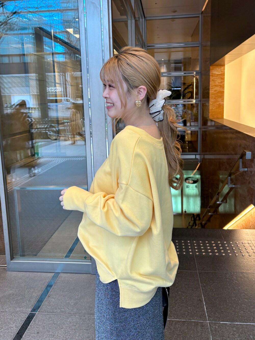 「オトナカジュアル、シンプルスタイル、オトナカワイイ、春、今日のコーデ、春色、大人女子、おしゃれさんと繋がりたい、レディースファッション、スウェット、トレーナー、スエット、おとなカジュアル、カジュアルコーデ、いいね、save、フォローお願いします🤑」｜「natural coutureのアイテム（スカート、ブラック系）」を使った、nana.さん（レディース・158cm）の春コーディネートの4枚目の写真