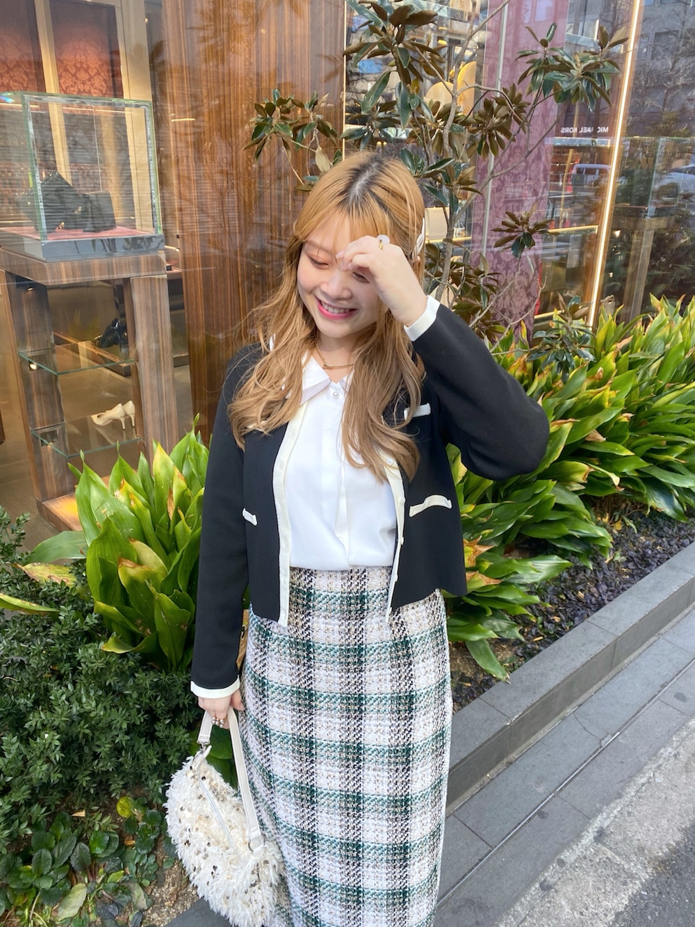 「大人かわいい、オトナ女子、オトナカジュアル、オトナカワイイ、きれいめカジュアル、タイトスカート、ツイード、ブラウス、襟付きトップス、カーディガン、ニットカーディガン、シンプルコーデ、骨スト、骨格ストレート、いいね、save、フォローお願いします🤑」｜「natural coutureのチェックツイードハイウエストスカート（スカート、グリーン系）」を使った、nana.さん（レディース・158cm）の冬コーディネートの2枚目の写真
