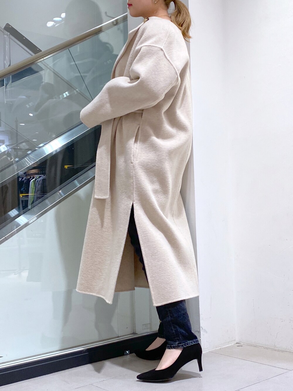 「秋服、オトナカジュアル、大人コーデ、オトナ女子、パンツコーデ、コートスタイル、ウールコート、デニム、ヤヌーク、ボーダー、ボーダートップス、いいね、save、フォローお願いします🤑、シンプルコーデ、きれいめカジュアル、相互フォロー」｜「OUVRAGE CLASSEのデラベボーダープルオーバー（Tシャツ/カットソー、ホワイト系）」を使った、nana.さん（レディース・158cm）の秋コーディネートの2枚目の写真