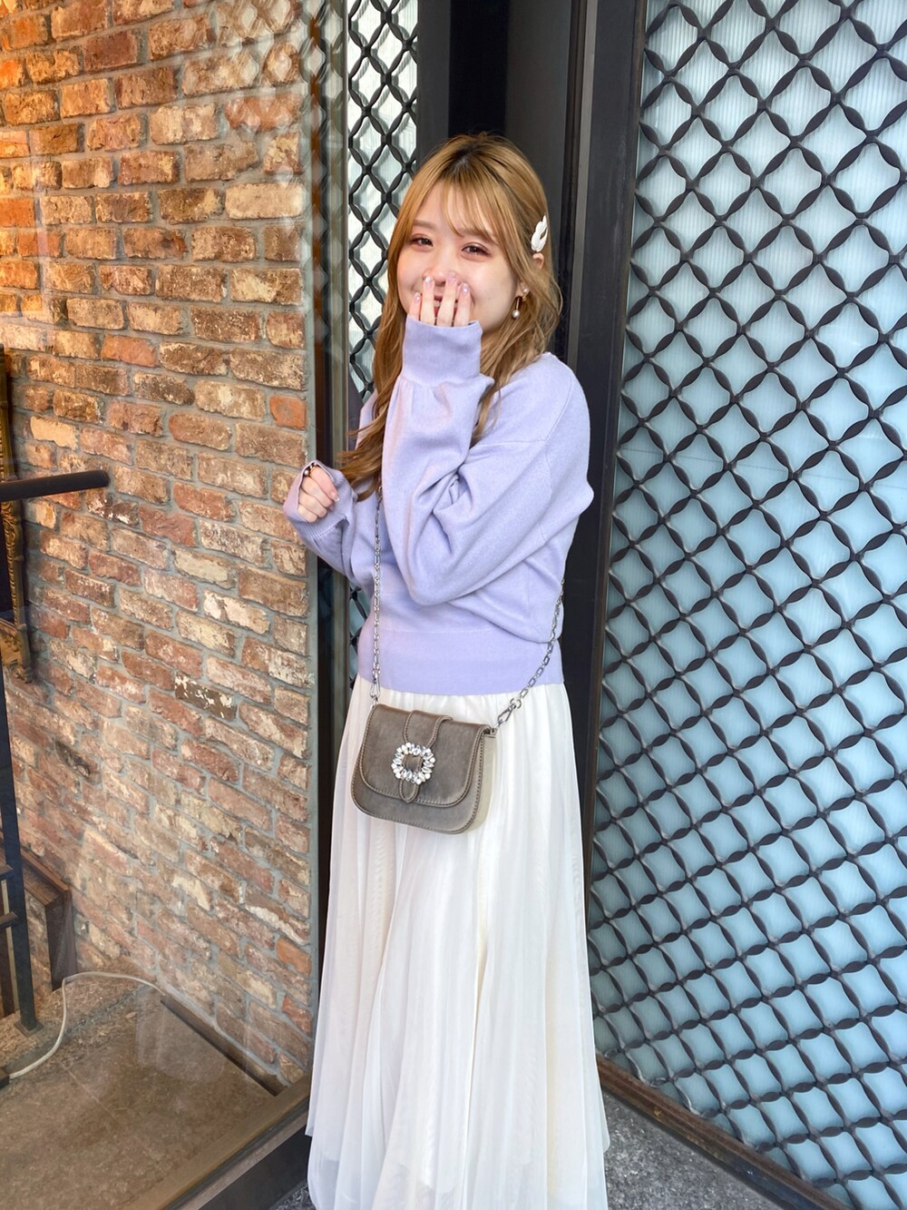 「大人カジュアル、お出かけコーデ、きれいめカジュアル、大人コーデ、デートコーデ、春コーデ、春、春色、ニット、ニットコーデ、チュールスカート、ロングスカート、マキシスカート、いいね、save、フォローお願いします🤑、オトナカワイイ」｜「natural coutureのラメチュールプリーツスカート（スカート、グレー系）」を使った、nana.さん（レディース・158cm）の冬コーディネートの3枚目の写真