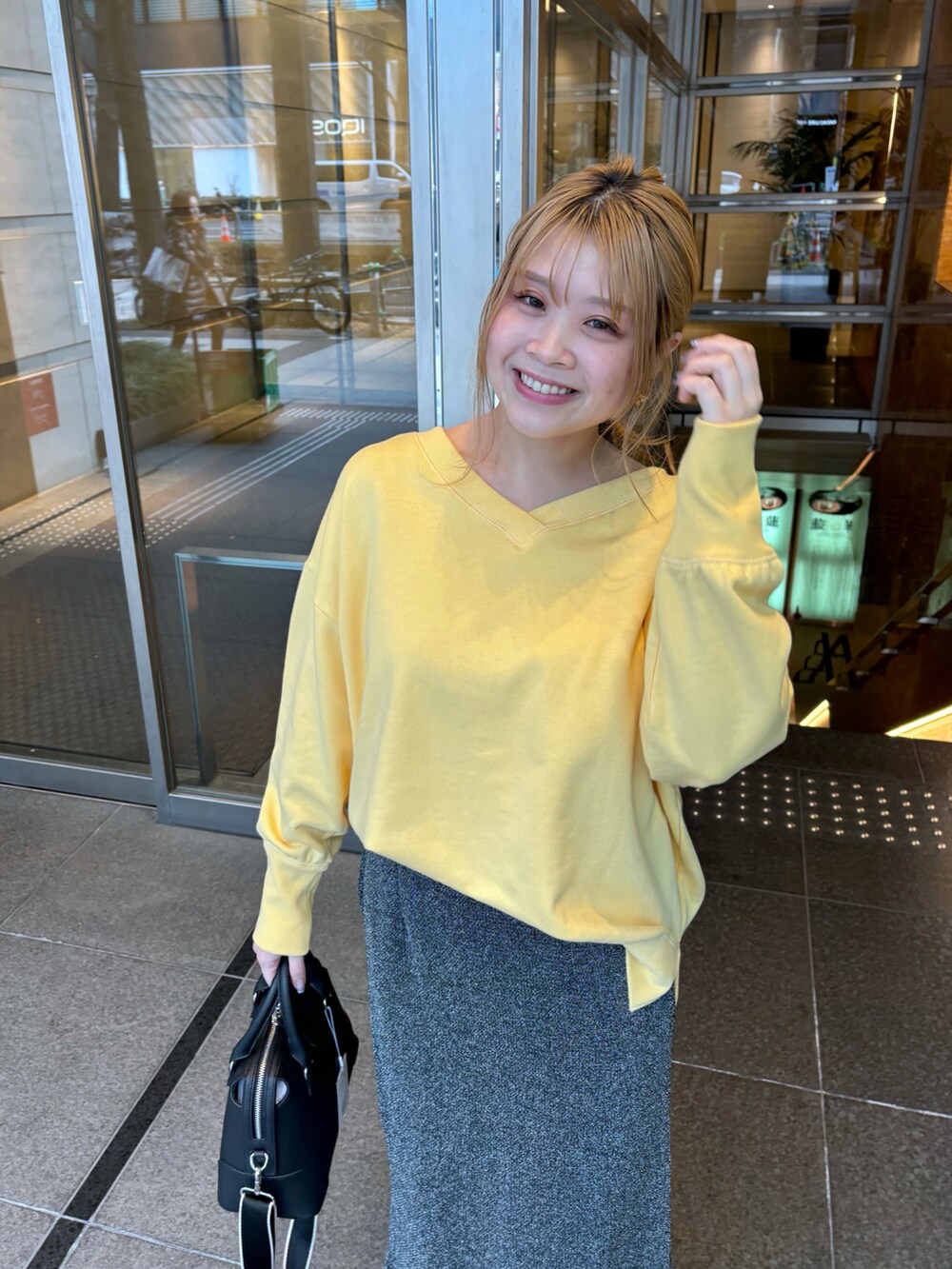 「オトナカジュアル、シンプルスタイル、オトナカワイイ、春、今日のコーデ、春色、大人女子、おしゃれさんと繋がりたい、レディースファッション、スウェット、トレーナー、スエット、おとなカジュアル、カジュアルコーデ、いいね、save、フォローお願いします🤑」｜「natural coutureのアイテム（スカート、ブラック系）」を使った、nana.さん（レディース・158cm）の春コーディネートの2枚目の写真