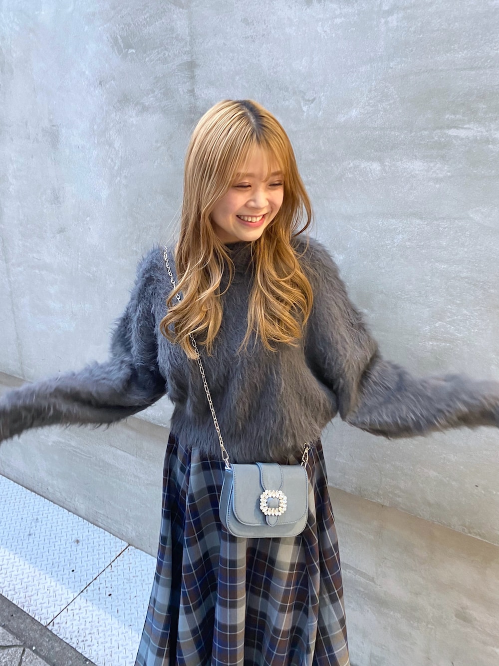 「休日コーデ、カジュアルコーデ、オトナ女子、今日のコーデ、きれいめカジュアル、おしゃれさんと繋がりたい、冬、シャギーニット、ニット、スカート、マキシスカート、ロングスカート、ハイウエスト、チェックスカート、いいね、save、フォローお願いします🤑」｜「natural coutureのハイウエストサーキュラーチェックスカート（スカート、その他）」を使った、nana.さん（レディース・158cm）の冬コーディネートの3枚目の写真