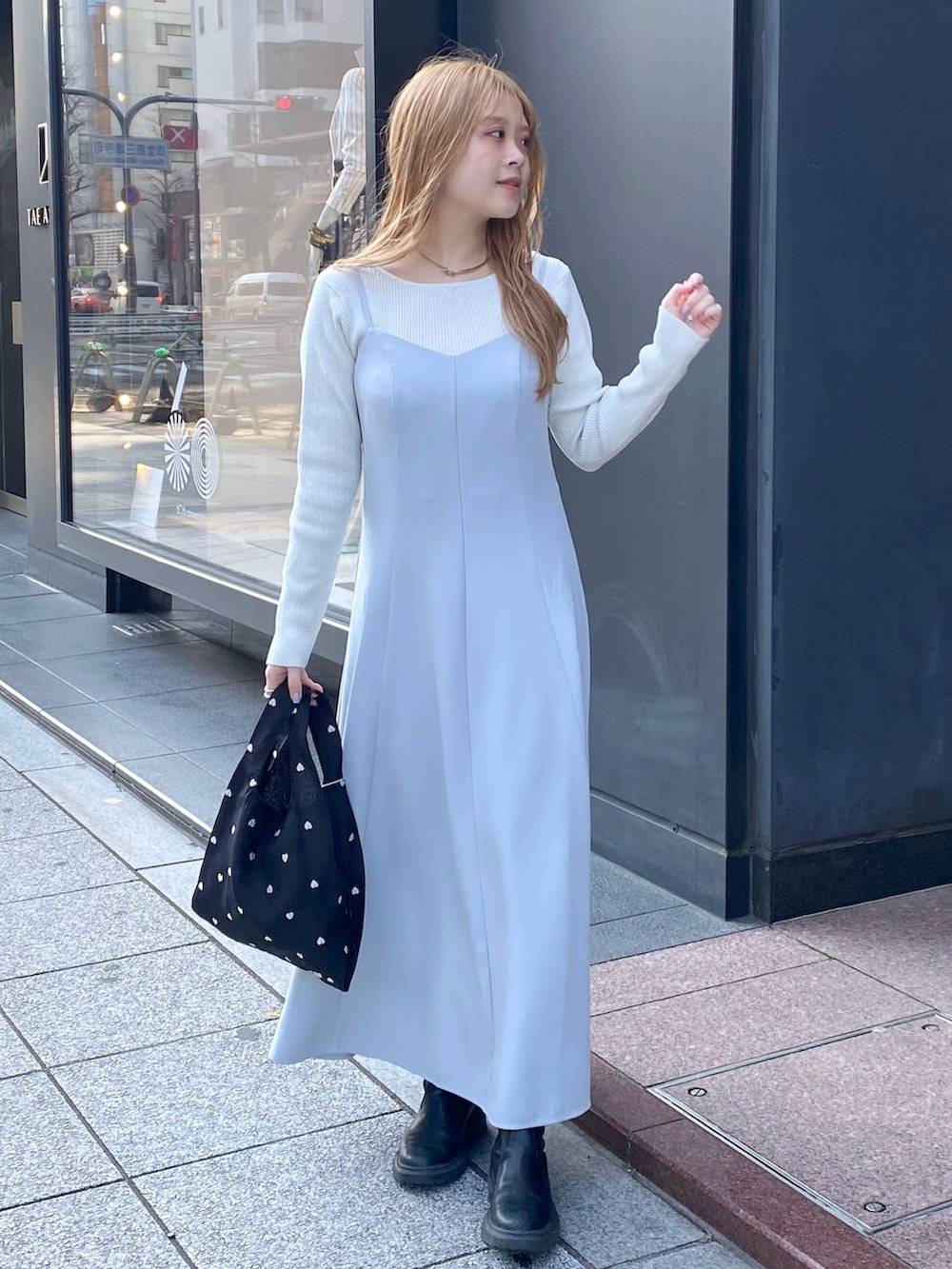 「春服コーデ、おでかけコーデ、カジュアルスタイル、シンプルスタイル、春服みてみて、オトナ女子、オトナカワイイ、春先取り、いいね、save、フォローお願いします🤑、大人かわいい、キャミワンピ、キャミワンピース、リブニット、骨格ストレート、春コーデ」｜「natural coutureのマーメイドバックリボンワンピース（ワンピース、ブルー系）」を使った、nana.さん（レディース・158cm）の冬コーディネートの3枚目の写真