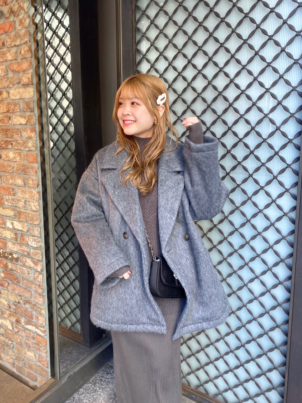 「シンプル、大人女子、大人かわいい、今日のコーデ、冬服、大人コーデ、お洒落さんとつながりたい、キレイめ、ニットワンピース、リブワンピース、ニットワンピ、オトナ女子、オトナカジュアル、いいね、save、フォローお願いします🤑、きれいめカジュアル」｜「natural coutureのアイテム（ジャケット/アウター、グレー系）」を使った、nana.さん（レディース・158cm）の冬コーディネートの3枚目の写真