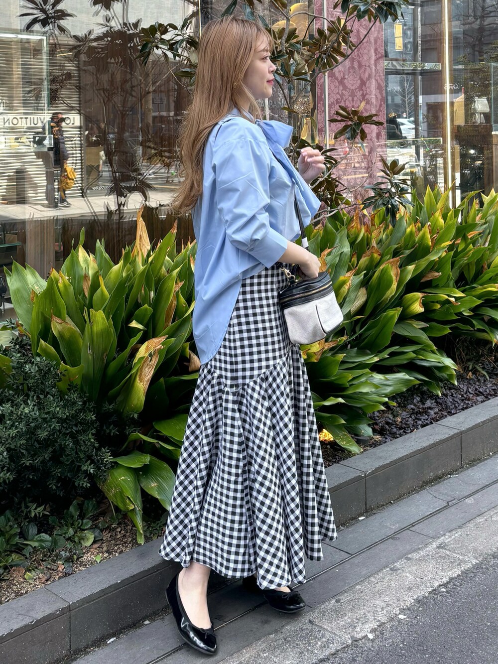 「大人カジュアル、大人かわいい、シンプルコーデ、今日のコーデ、大人可愛い、ootd、ボータイブラウス、ブラウス、リボンブラウス、春のおしゃ見えテクニック、チェックスカート、スカート、マーメイドスカート、きれいめコーディネート、いいね、save、フォローお願いします🤑」｜「natural coutureのBIGボータイシャツブラウス（シャツ/ブラウス、ブルー系）」を使った、nana.さん（レディース・158cm）の春コーディネートの3枚目の写真