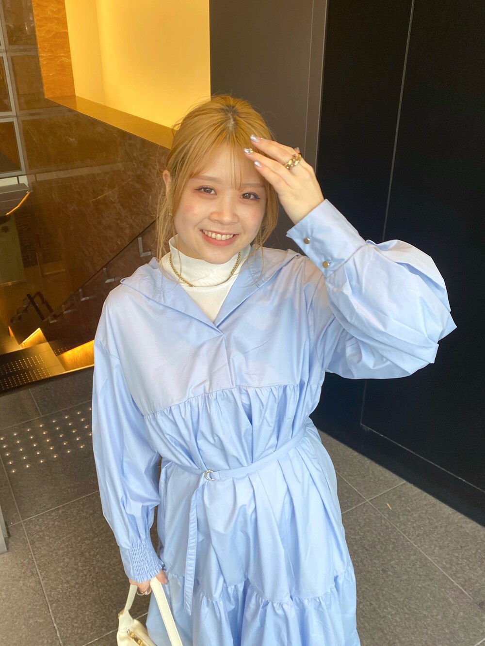 「春服コーデ、カジュアルコーデ、春ファッション、ラクチンコーデ、大人コーデ、ファッションを楽しもう、オトナカジュアル、春色、今日のコーデ、お洒落さんとつながりたい、サックスブルー、ワンピース、ワンピーススタイル、カジュアル、いいね、save、フォローお願いします🤑」｜「natural coutureのスキッパーフーディシャツワンピース（ワンピース、ブルー系）」を使った、nana.さん（レディース・158cm）の冬コーディネートの3枚目の写真