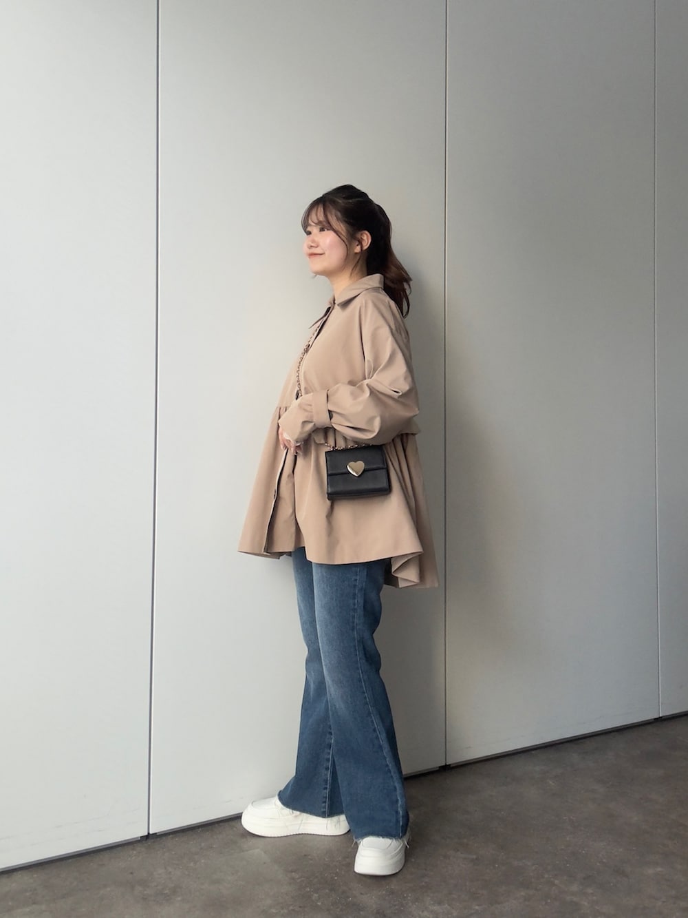 「prose verseのメタルハートミニチェーンバッグ（ショルダーバッグ、ブラック系）」を使った、MIOさん（レディース・158cm）の冬コーディネートの2枚目の写真