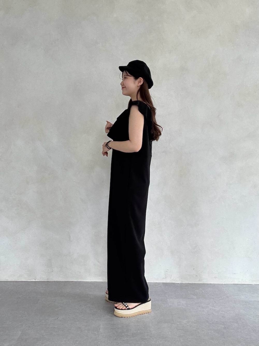 「prose verseのリボンカゴバッグ（かごバッグ、ブラック系）」を使った、MIOさん（レディース・158cm）の春コーディネートの2枚目の写真