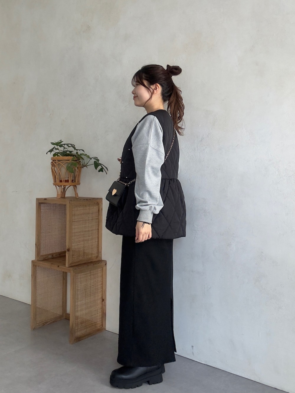 「prose verseのパールネックレスフォトスウェット（スウェット、グレー系）」を使った、MIOさん（レディース・158cm）の夏コーディネートの2枚目の写真