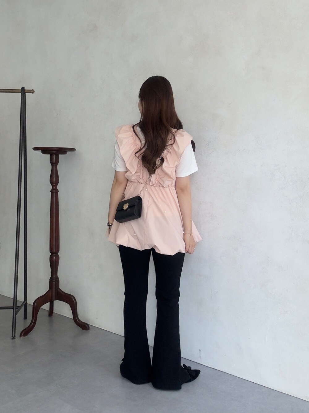 「prose verseの【MOMO】接触冷感スクエアネックTシャツ（Tシャツ/カットソー、ホワイト系）」を使った、MIOさん（レディース・158cm）の春コーディネートの3枚目の写真