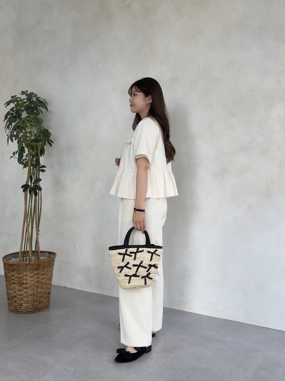 「prose verseのフロッキーロゴパール付きTシャツ（Tシャツ/カットソー、ホワイト系）」を使った、MIOさん（レディース・158cm）の春コーディネートの2枚目の写真
