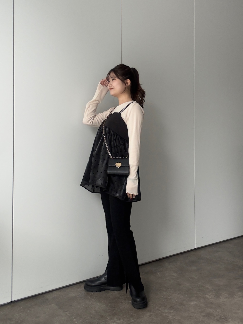 「prose verseの袖シアー切替トップス（Tシャツ/カットソー、ホワイト系）」を使った、MIOさん（レディース・158cm）の春コーディネートの2枚目の写真