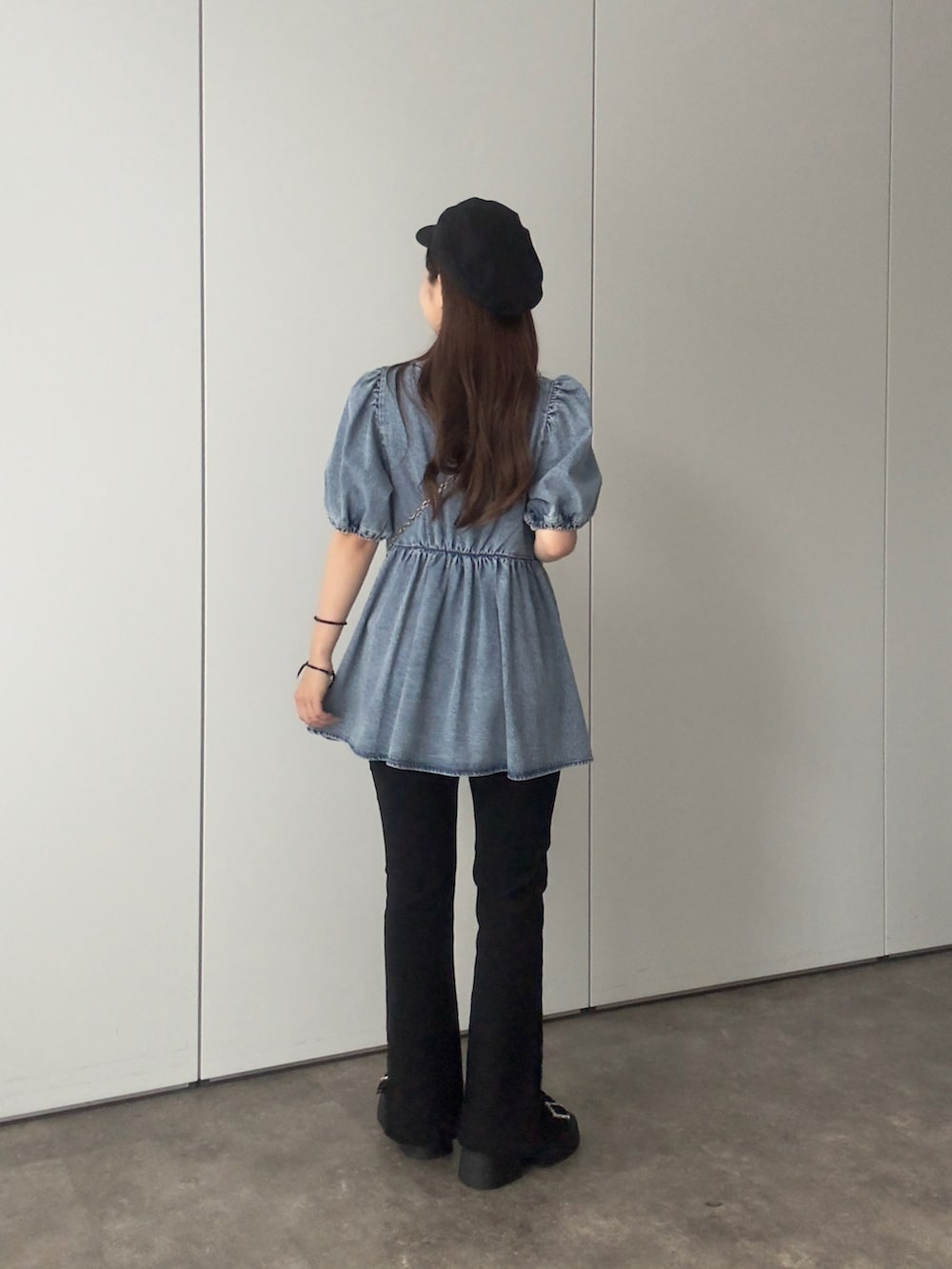 「サンダル、デニム、夏コーデ、ブラウス」｜「prose verseのパールボタンデニムペプラムブラウス（シャツ/ブラウス、ブルー系）」を使った、MIOさん（レディース・158cm）の夏コーディネートの3枚目の写真