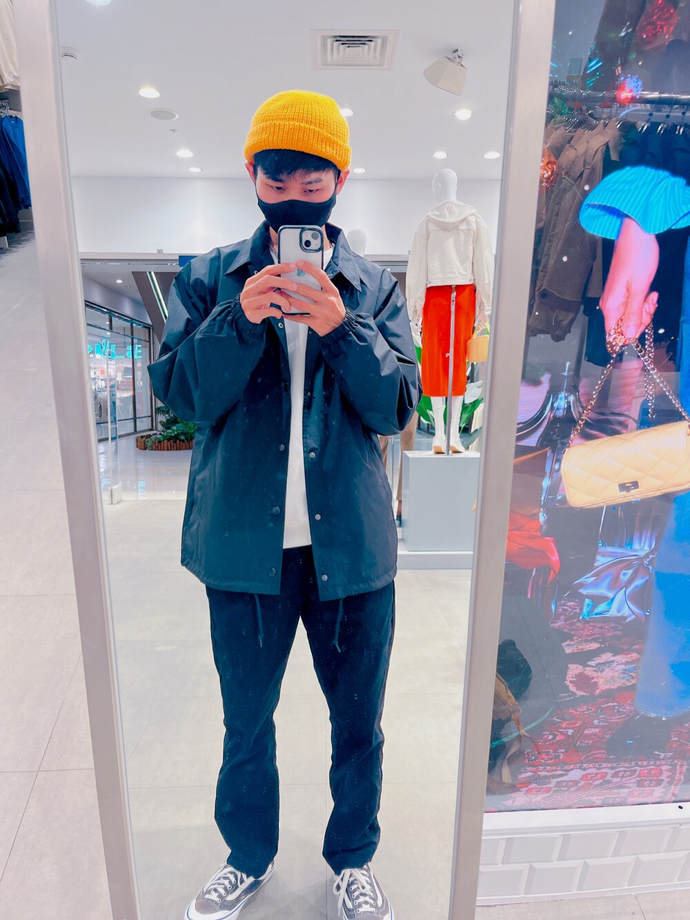 「休日コーデ」｜「50%のアイテム（パンツ、ブラック系）」を使った、fordqwertさん（メンズ・170cm）の冬コーディネートの5枚目の写真