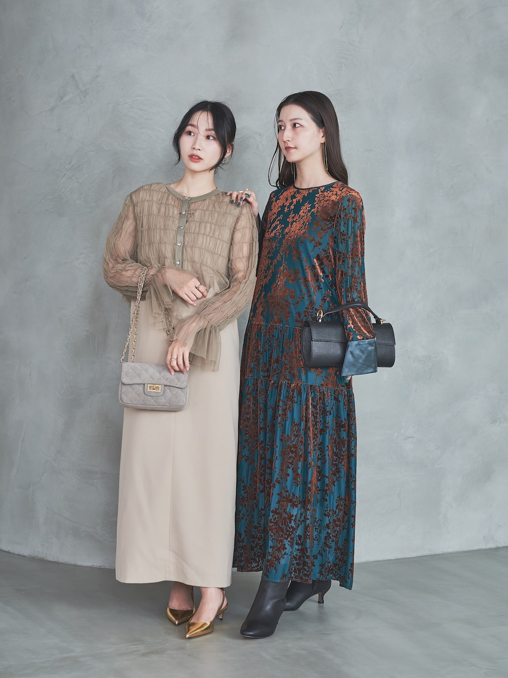 その他のワンピース、ブラウン系のワンピース、ブラック系のブーツを着用したレディースの秋コーディネートの2枚目の写真