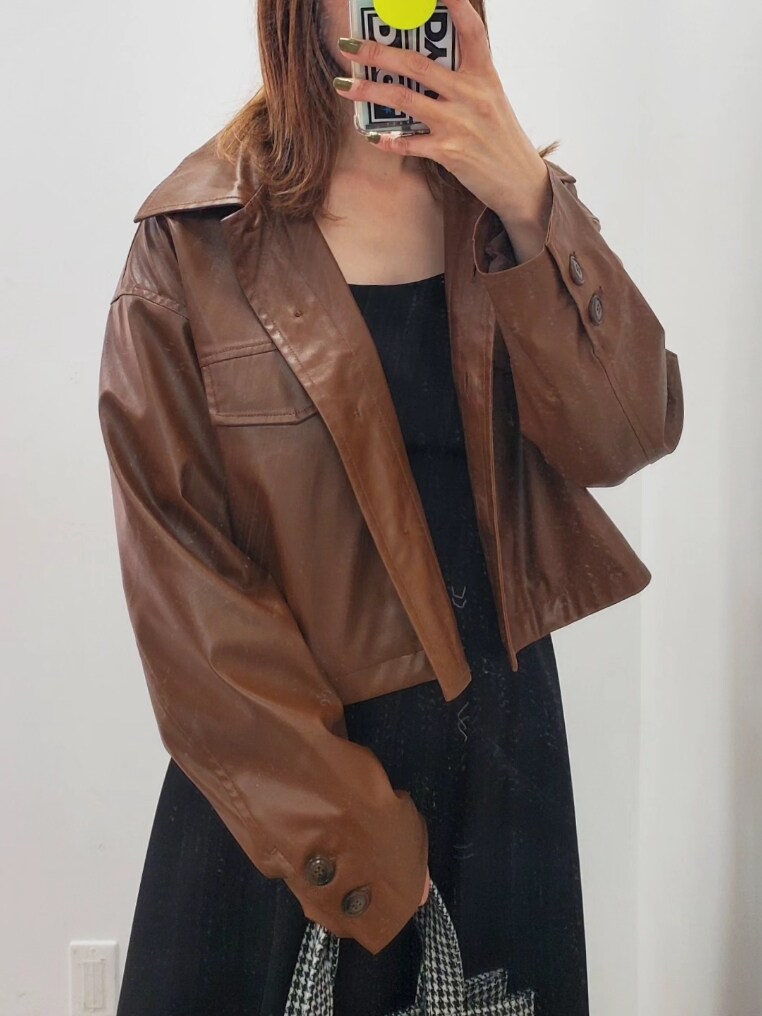 「ブラウン、休日スタイル、秋コーデ、ジャケットスタイル、ロングスカート、お出かけコーデ、ワンピース、フェイクレザー、ナイスクラップ、nice claup、one after another NICE CLAUP、seemi.byNICE CLAUP」｜「one after another NICE CLAUPのセットアップスカートあり/フェイクレザージャケット（ライダースジャケット、イエロー系）」を使った、nagashimaさん（レディース・160cm）の秋コーディネートの2枚目の写真