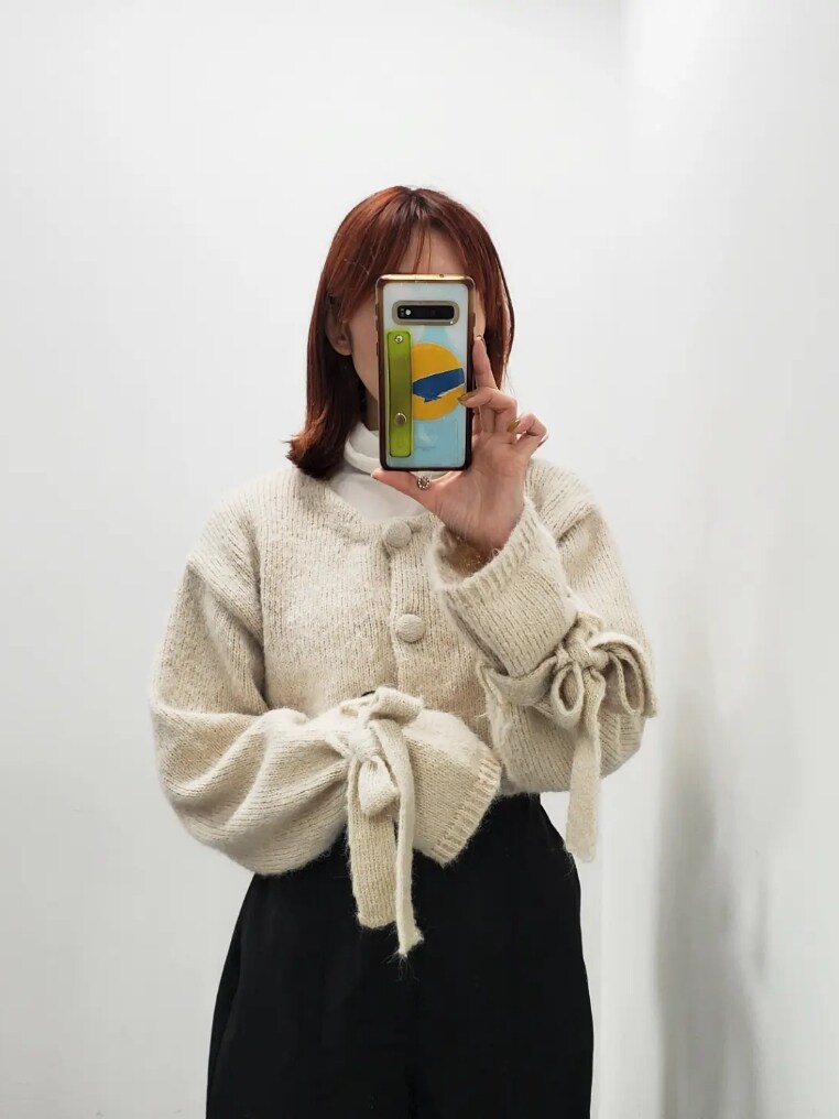 「カーディガンコーデ、カーディガン、リボンカーディガン、秋冬コーデ、ニットコーデ、冬コーデ、レイヤードスタイル、大人カジュアル、ナイスクラップ、nice claup、one after another NICE CLAUP」｜「one after another NICE CLAUPのSTAFF考案！袖リボンニットカーディガン（カーディガン/ボレロ、ベージュ系）」を使った、nagashimaさん（レディース・160cm）の秋コーディネートの2枚目の写真