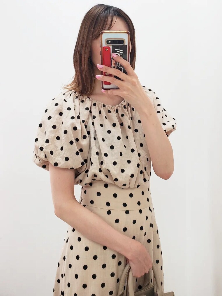 「夏コーデ、休日スタイル、淡色コーデ、セットアップ、ベージュコーデ、ワントーンコーデ、大人かわいい、大人可愛い、お出かけコーデ、ナイスクラップ、nice claup、one after another NICE CLAUP」｜「one after another NICE CLAUPの2wayバルーンスリーブブラウス（シャツ/ブラウス、その他）」を使った、nagashimaさん（レディース・160cm）の夏コーディネートの2枚目の写真