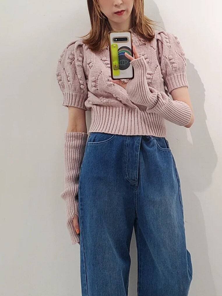 「アームウォーマー、ピンクニット、ピンクコーデ、デニムコーデ、秋コーデ、ニットコーデ、シンプルコーデ、秋服準備はじめました、休日スタイル、骨格ウェーブ、初秋コーデ、ナイスクラップ、nice claup、one after another NICE CLAUP」｜「one after another NICE CLAUPのアームウォーマーぽこぽこケーブルニット/premium order（ニット/セーター、ピンク系）」を使った、nagashimaさん（レディース・160cm）の夏コーディネートの2枚目の写真