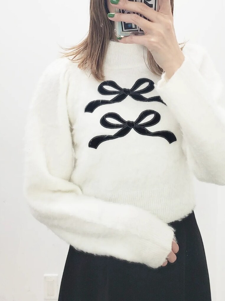 「休日スタイル、ニット、モノトーン、モノトーンコーデ、お出かけコーデ、シンプルコーデ、マーメイドスカート、バレエシューズ、大人かわいい、大人可愛い、ナイスクラップ、one after another NICE CLAUP、nice claup」｜「one after another NICE CLAUPの【ribbon collection】フロントリボンニット（ニット/セーター、ホワイト系）」を使った、nagashimaさん（レディース・160cm）の秋コーディネートの2枚目の写真