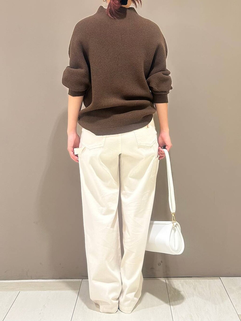 「カジュアル、ナチュラル、ベーシック/シンプル、骨格ナチュラル、体型カバー、BARNYARDSTORM、シンプルコーデ、カジュアルコーデ、大人カジュアル、きれいめカジュアル、春コーデ、ニット、ワイドパンツ」｜「MazellのMazell / 2WAYソフトモカローファー（ローファー、シルバー系）」を使った、LINさん（レディース・163cm）の冬コーディネートの3枚目の写真