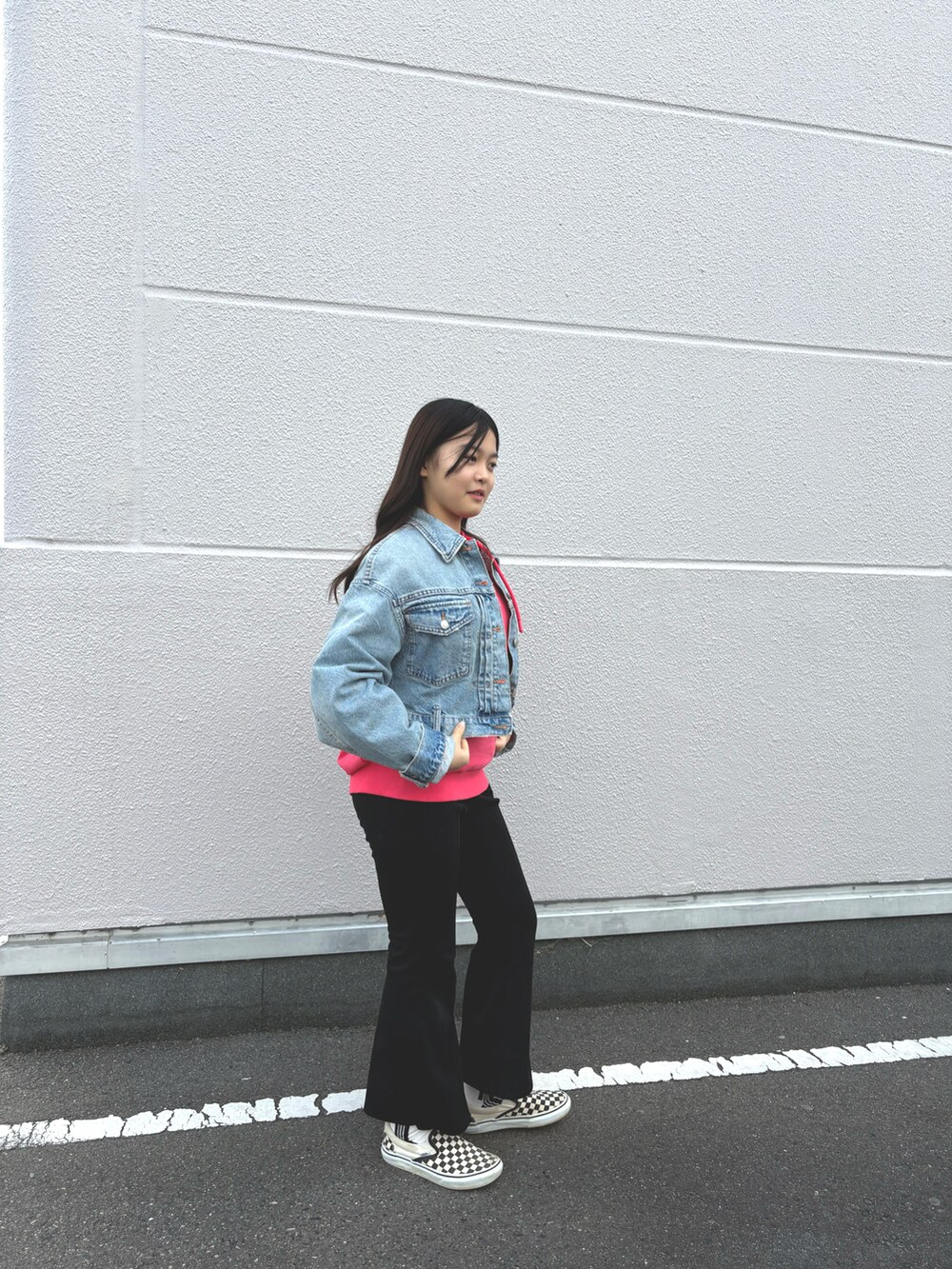 「VANSのVANS ヴァンズ SKATE SLIP-ON スケートスリッポン　VN0A5FCAAUH (CHK)BLK/O.WHT（スニーカー、ブラック系）」を使った、音羽さん（骨格ウェーブ・レディース・145cm）の冬コーディネートの3枚目の写真