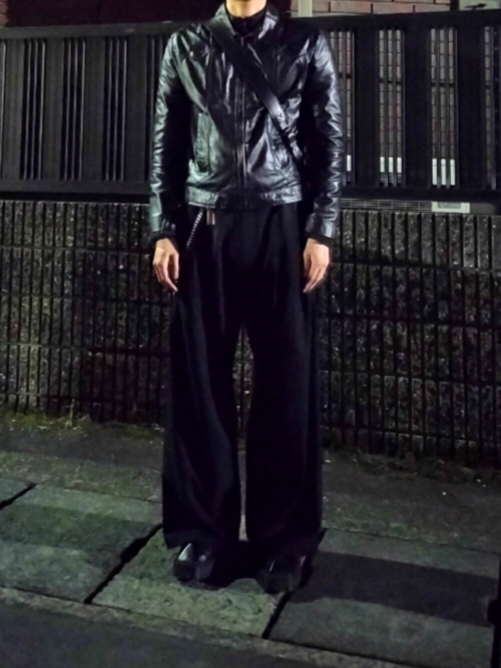 「レザージャケット、真冬のあったかスタイル、スラックス、TOIRONIER、BALENCIAGA、単丈、レザーシューズ」｜「古着　70s レザージャケットのアイテム（ジャケット/アウター、ブラック系）」を使った、tatsuさん（骨格ストレート・メンズ・174cm）の冬コーディネートの2枚目の写真