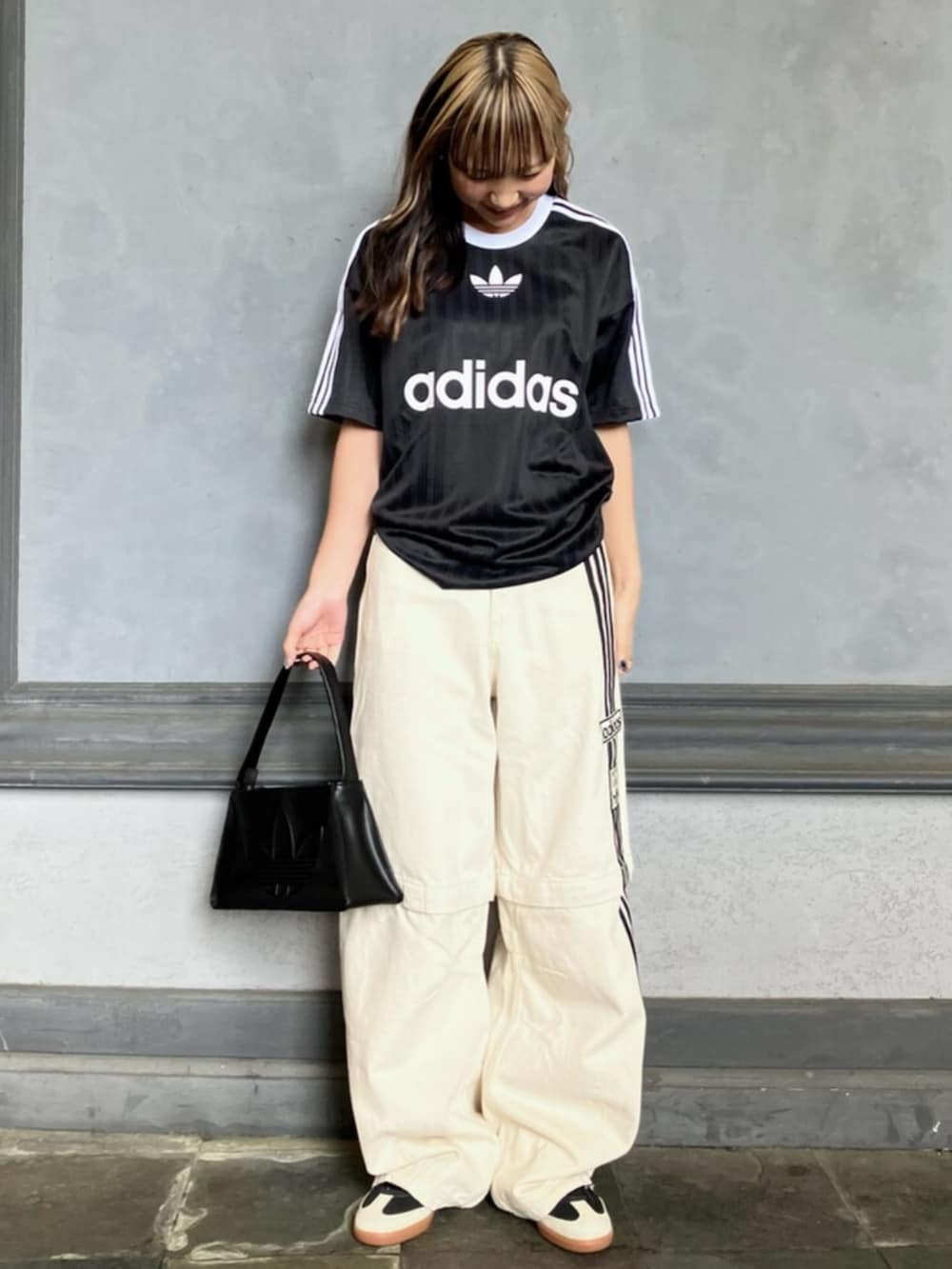 knさんの「アディカラー 半袖Tシャツ / アディダスオリジナルス adidas Originals（adidas）」を使ったコーディネートの2枚目の写真