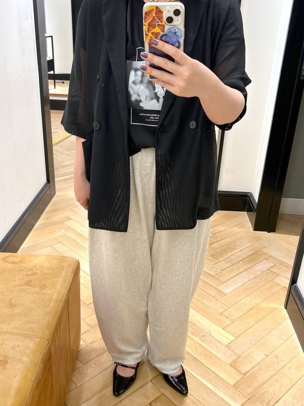「スウェット、ブランドミックス、夏コーデ、ナチュラル、きれいめ、モノトーン、apart by lowrys、カジュアル、Tシャツ、ラフ」|「BARNYARDSTORMのBARNYARDSTORM / ボリュームチェーンネックレス(ネックレス、ゴールド系)」を使った、ap erikaさん(レディース・157cm)の夏コーディネートの2枚目の写真