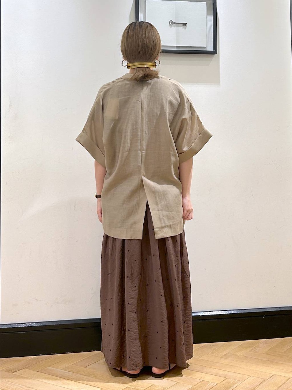 「apart by lowrys、夏コーデ、ジャケット、ワンピース、サンダル、お出かけコーデ、デートコーデ、旅行、きれいめ、ナチュラル」｜「A part byのクロスフラットサンダル（サンダル、ブラウン系）」を使った、seさん（レディース・157cm）の夏コーディネートの8枚目の写真