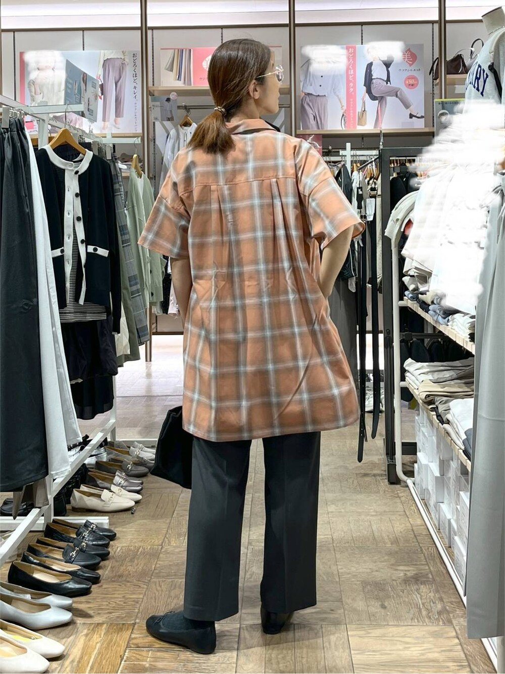 「デート/ロマンティック、楽ちんコーデ、着痩せ、旅行、GLOBAL WORK、サマ見え_GLOBAL WORK、バレエシューズ、パンツ、高身長、体型カバー、ナチュラル、着痩せ・細見え、ネックレス、夏コーデ、ワンピース」｜「GLOBAL WORKのらくっション撥水バレエ/135873（バレエシューズ、ブラック系）」を使った、nibakeryさん（レディース・168cm）の春コーディネートの3枚目の写真