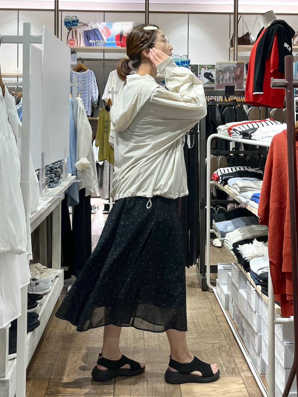 「高身長、体型カバー、ナチュラル、デート/ロマンティック、楽ちんコーデ、着痩せ、旅行、GLOBAL WORK、サマ見え_GLOBAL WORK、着痩せ・細見え、夏コーデ、サンダル、ショルダーバッグ、スカート、タンクトップ」｜「GLOBAL WORKのエアリーリラックスフレアスカート/147678（スカート、その他）」を使った、nibakeryさん（レディース・168cm）の夏コーディネートの2枚目の写真
