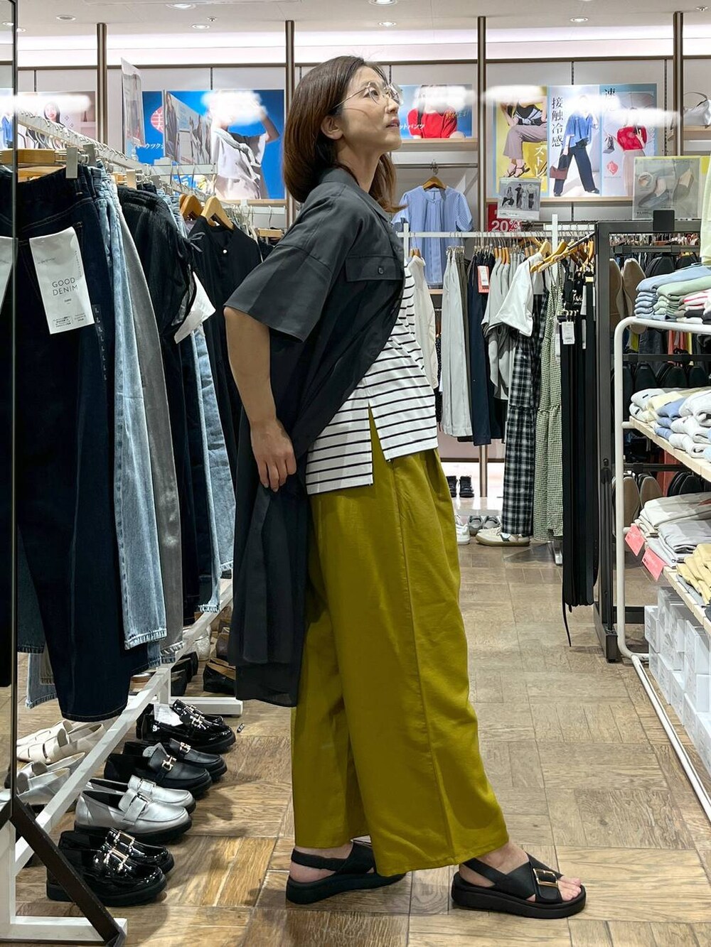 「サンダル、夏コーデ、ワイドパンツ、トートバッグ、Tシャツ、ワンピース、ネックレス、高身長、体型カバー、ナチュラル、デート/ロマンティック、楽ちんコーデ、着痩せ、旅行、GLOBAL WORK」|「GLOBAL WORKの3ROOM2WAYキャンバストート/286161(トートバッグ、ブラック系)」を使った、nibakeryさん(レディース・168cm)の春コーディネートの2枚目の写真