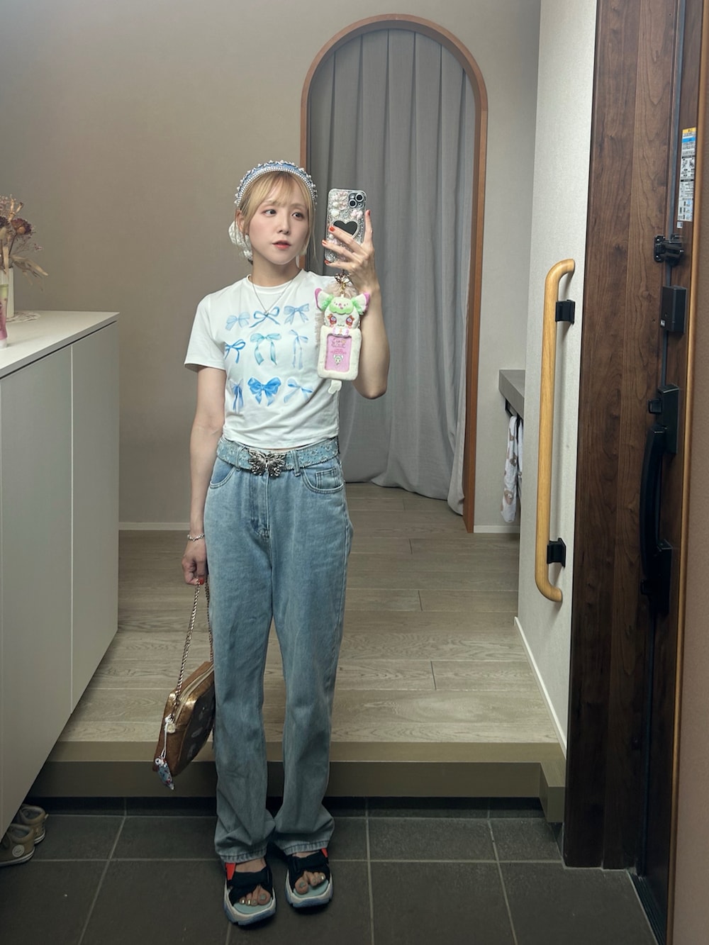 「SHEINのアイテム（Tシャツ/カットソー、ホワイト系）」を使った、ᶻᵏⁿさん（骨格ウェーブ・レディース・158cm）の夏コーディネートの3枚目の写真