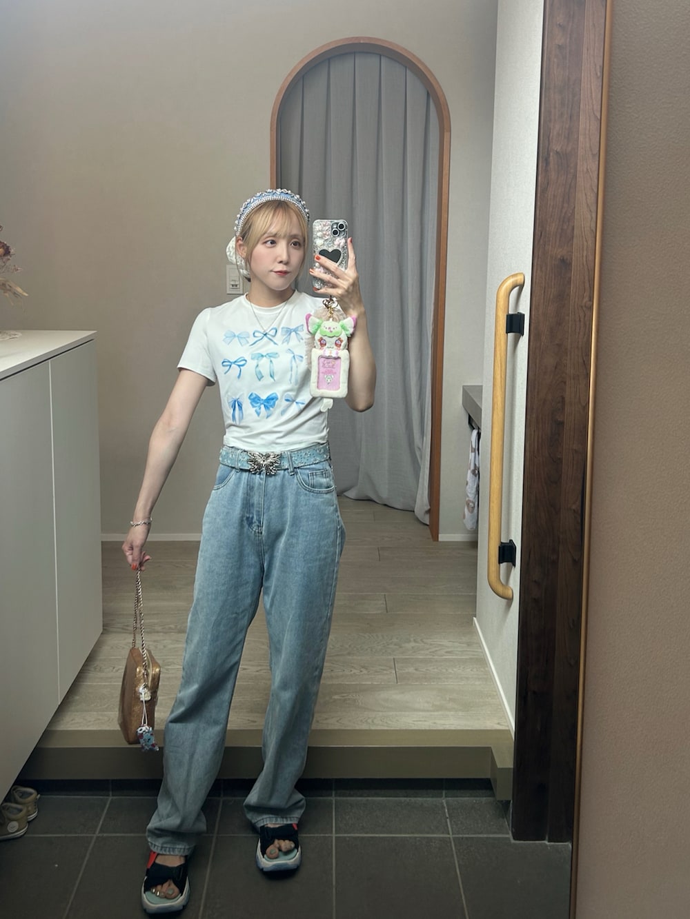 「SHEINのアイテム（Tシャツ/カットソー、ホワイト系）」を使った、ᶻᵏⁿさん（骨格ウェーブ・レディース・158cm）の夏コーディネートの2枚目の写真