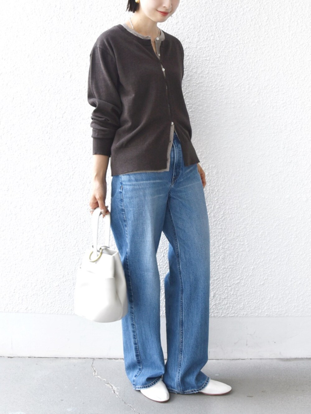 「SHIPS、SHIPS for women、シップス、シップス フォー ウィメン(SHIPS for women)、骨格ウェーブ、ブルベ冬、カーディガン、カーディガンコーデ、レイヤードスタイル、レイヤード、２ＷＡＹ、デニム、アッパーハイツ、upper hights」｜「upperhightsのupper hights:THE NIECE MIDRISE（デニムパンツ、ブルー系）」を使った、FUJITAさん（骨格ウェーブ・レディース・159cm）の秋コーディネートの6枚目の写真