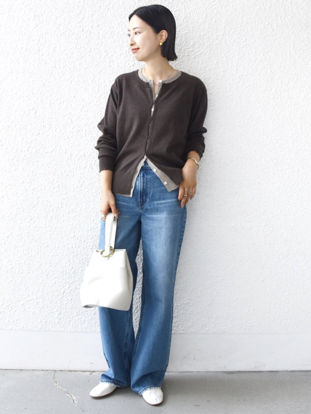 「SHIPS、SHIPS for women、シップス、シップス フォー ウィメン(SHIPS for women)、骨格ウェーブ、ブルベ冬、カーディガン、カーディガンコーデ、レイヤードスタイル、レイヤード、２ＷＡＹ、デニム、アッパーハイツ、upper hights」｜「upperhightsのupper hights:THE NIECE MIDRISE（デニムパンツ、ブルー系）」を使った、FUJITAさん（骨格ウェーブ・レディース・159cm）の秋コーディネートの3枚目の写真